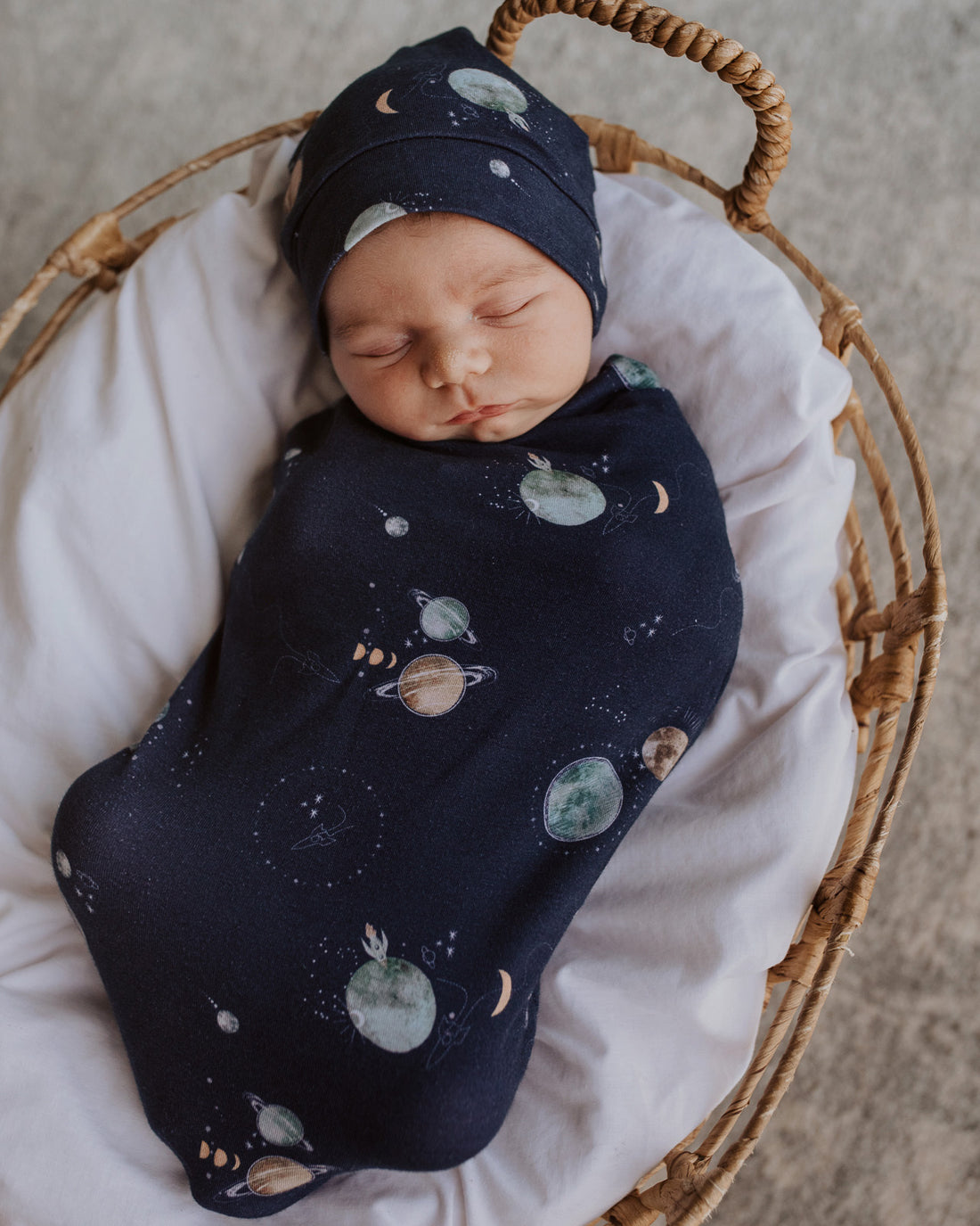 MilkyWay_SnuggleSwaddle_BeanieSet1