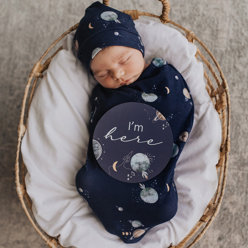 MilkyWay_SnuggleSwaddle_BeanieSet1